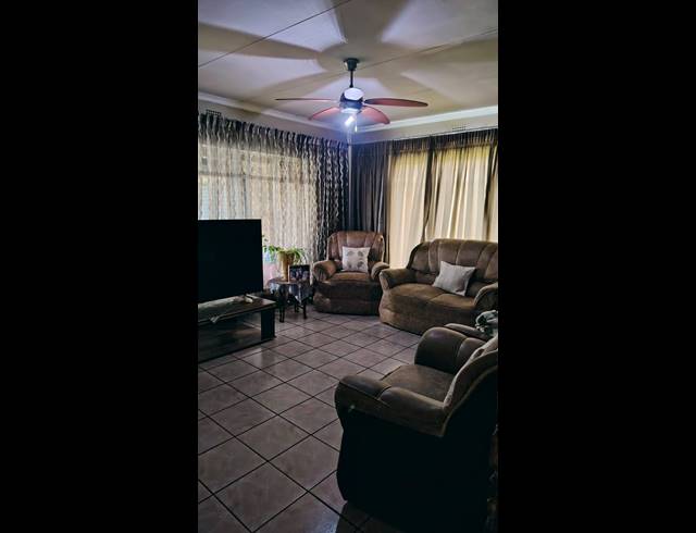 3 BEDROOM HOUSE TO LET IN VANDERBIJLPARK SE 6